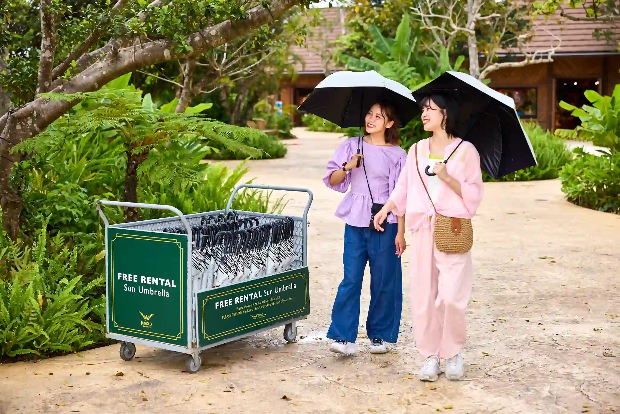 急な雨や強い日差しにも安心!「無料雨傘/日傘サービス」