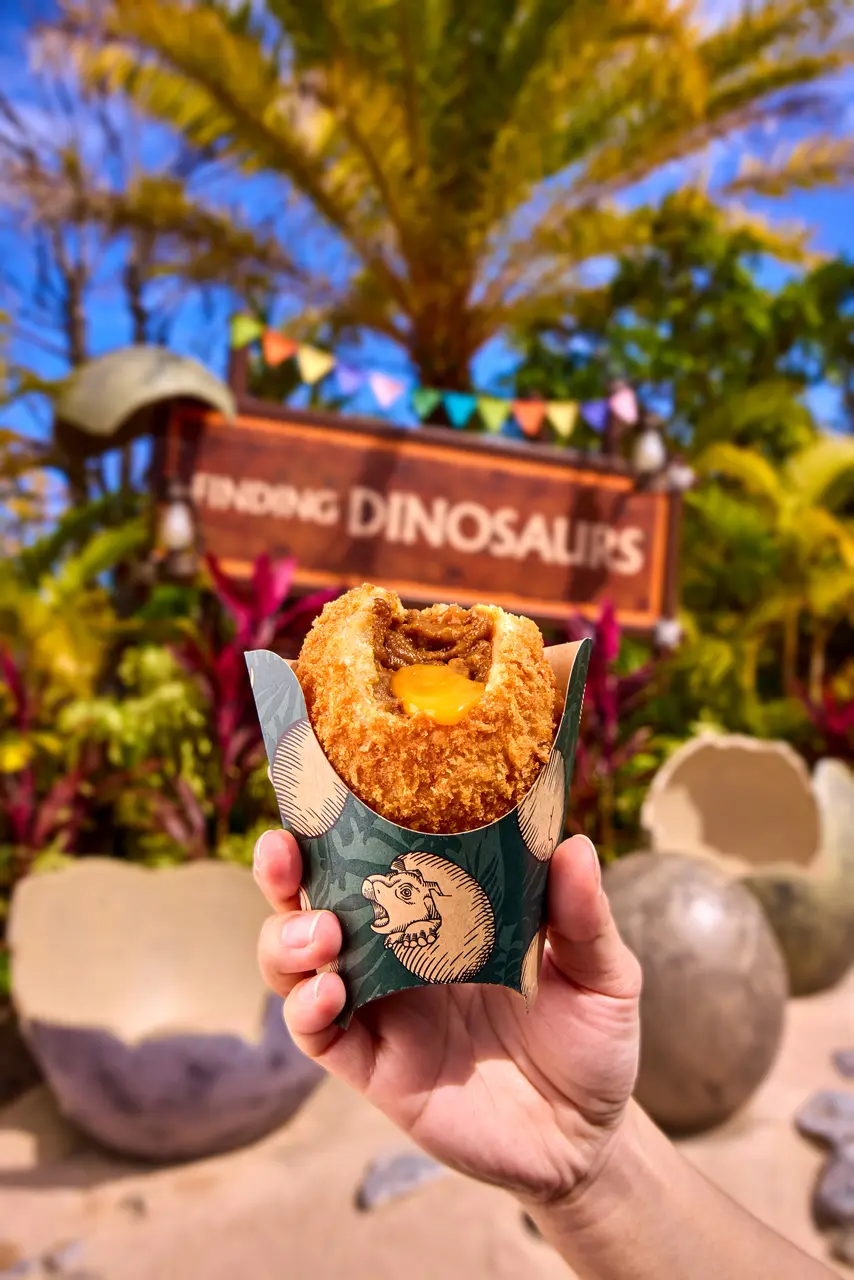 恐竜たまごカレーパン