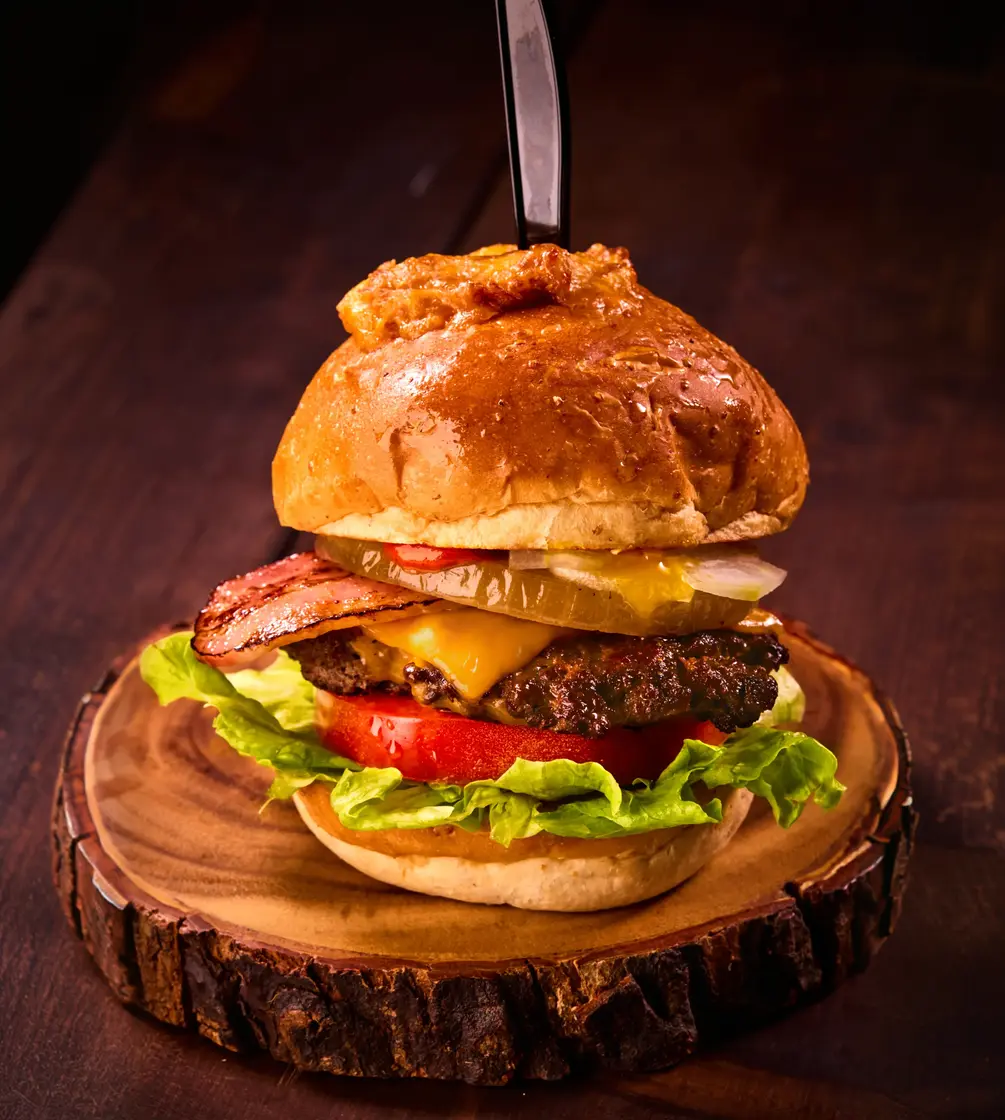 THE WILD ビーフバーガー
～石垣産黒毛和牛～